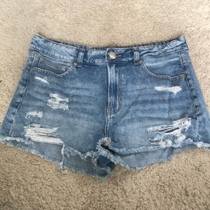 AE Distressed “Tomgirl shortie”